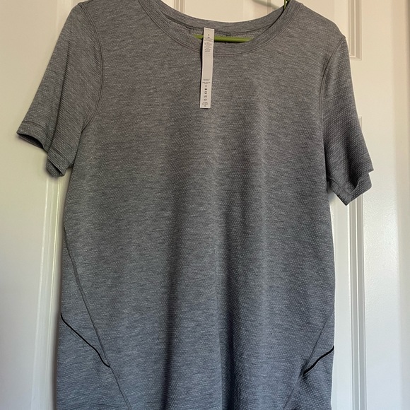 Lululemon Gray Top, exercise, workout: size 8 - Picture 2 of 4